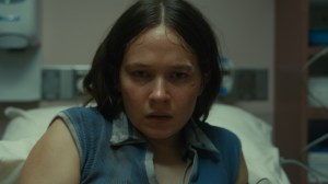 Carne bovina. Cailee Spaeny como Ashley Miller no episódio 204 de Beef. Cr. Cortesia da Netflix © 2026
