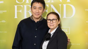 Tony Leung e Ildiko Enyedi comparecem à estreia de 'Silent Friend' no Pathe Palace em 19 de janeiro de 2026 em Paris, França. (Foto de Antoine Flament/WireImage)