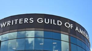 Atmosfera na greve da equipe do WGA antes das negociações do AMPTP em 17 de fevereiro de 2026 em Los Angeles, Califórnia.